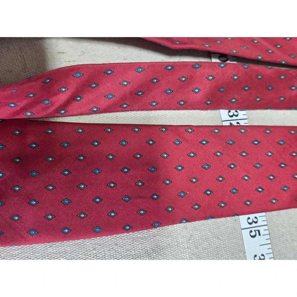 Etienne Aigner Mens Silk Necktie Burgundy Red Geometric Diamond Pattern WPL 2555